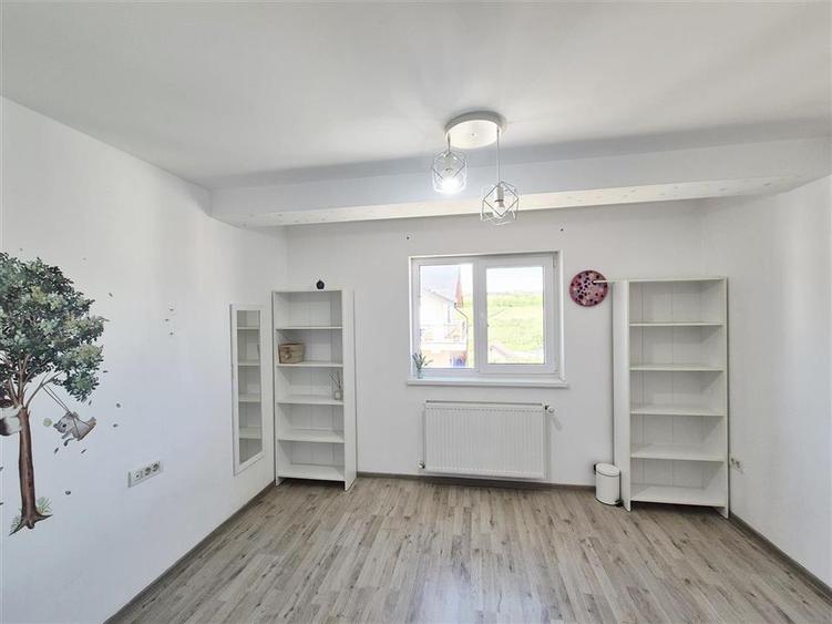 Apartament cu 3 camere decomandat în Valea Adâncă