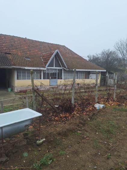 Casă cu 4 camere în Stroiești