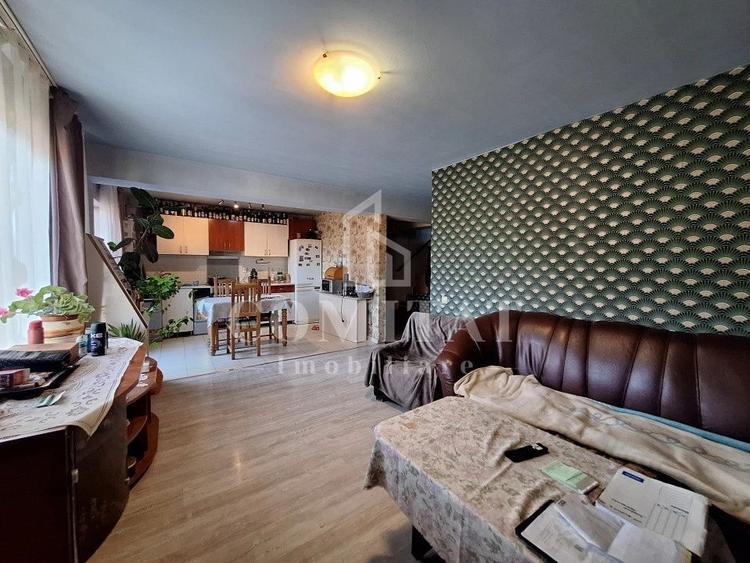 Apartament cu 5 camere semidecomandat, mobilat în Florești