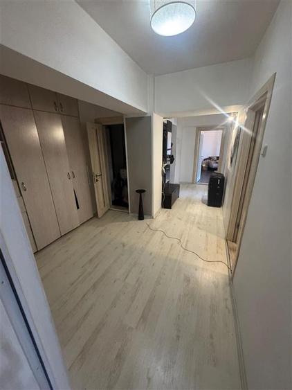 Apartament cu 3 camere decomandat în Brăilei