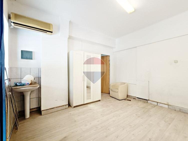 Apartament cu 5 camere semidecomandat în Magheru