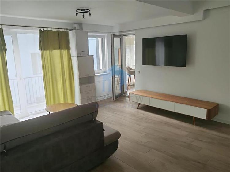Apartament cu 3 camere decomandat în Gruia
