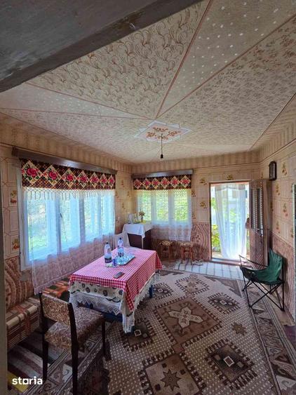 Casă cu 4 camere cu Teren 1278 Mp în Șișești
