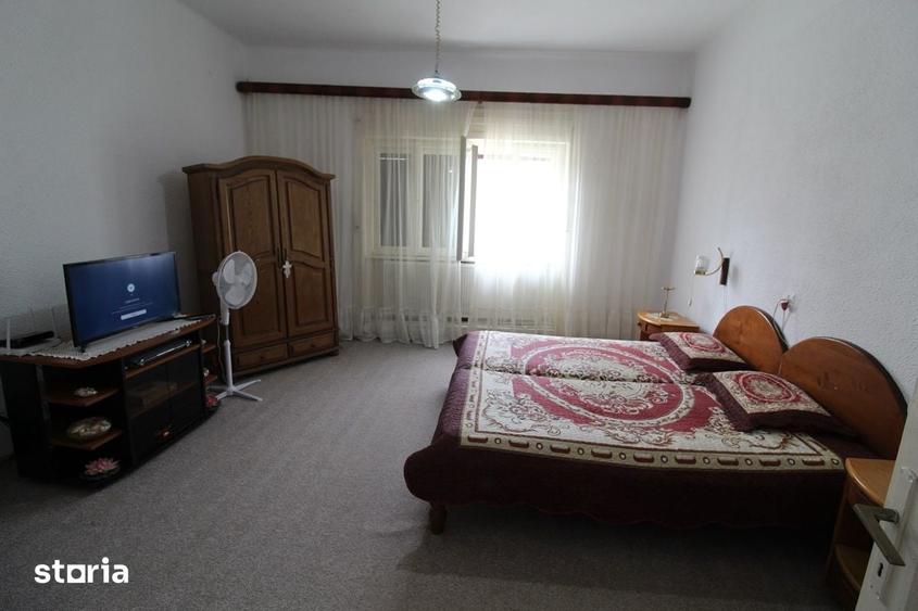 Casă cu 5 camere cu Teren 835 Mp în Central