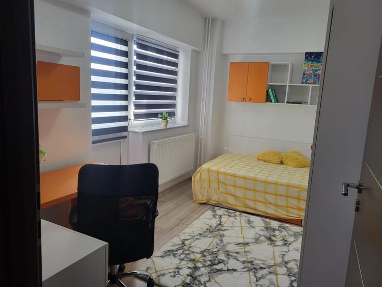 Apartament cu 3 camere decomandat, mobilat în Calea București