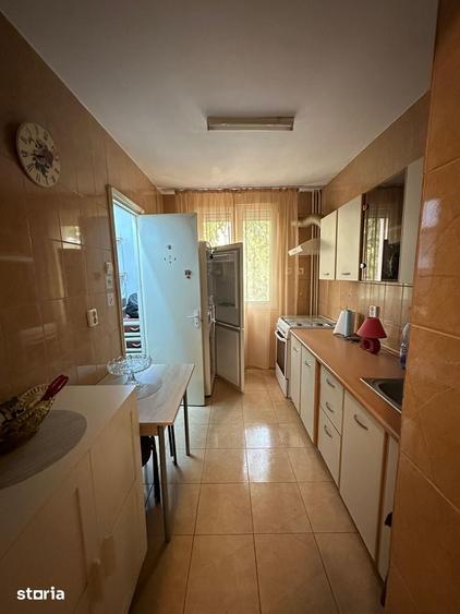 Apartament cu 3 camere decomandat în Titan