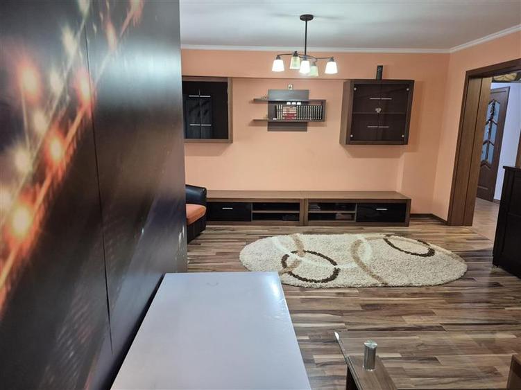 Apartament cu 3 camere decomandat, mobilat în Păcurari
