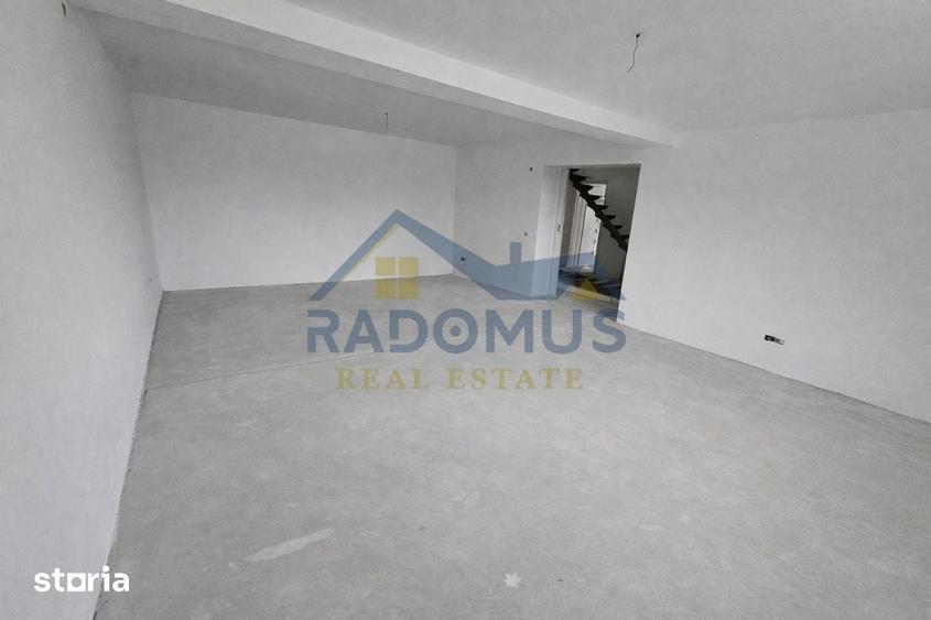 Casă cu 8 camere cu Teren 600 Mp în Central