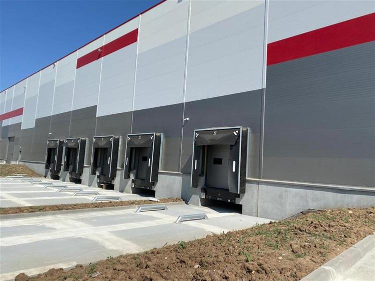 Spațiu industrial, de 2,380 mp, în Central