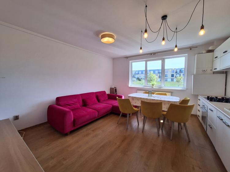 Apartament cu 3 camere semidecomandat, mobilat în Florești — fotografia 2