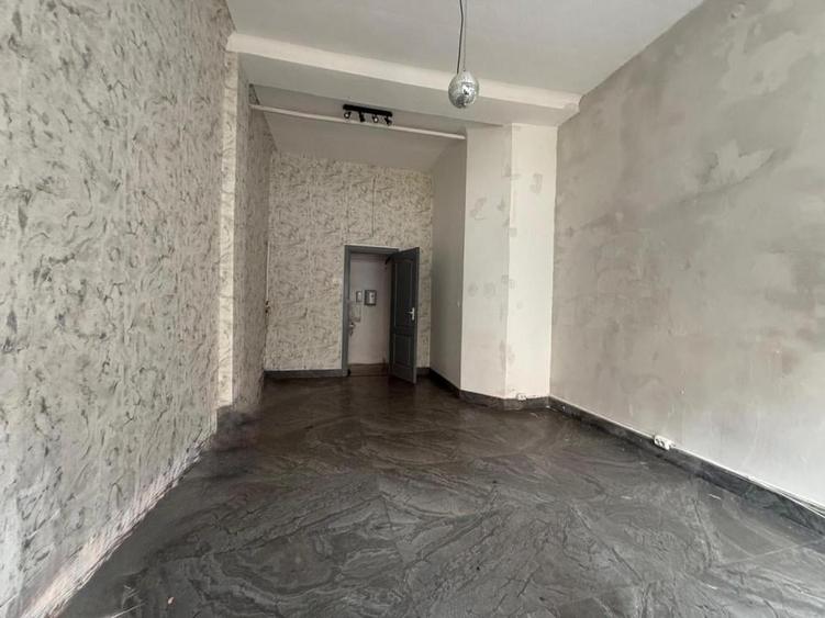 Spațiu comercial, de 24 mp, în P-ța Universității