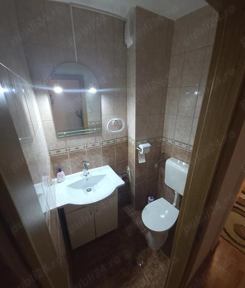 Apartament cu 3 camere semidecomandat, mobilat în Aradului