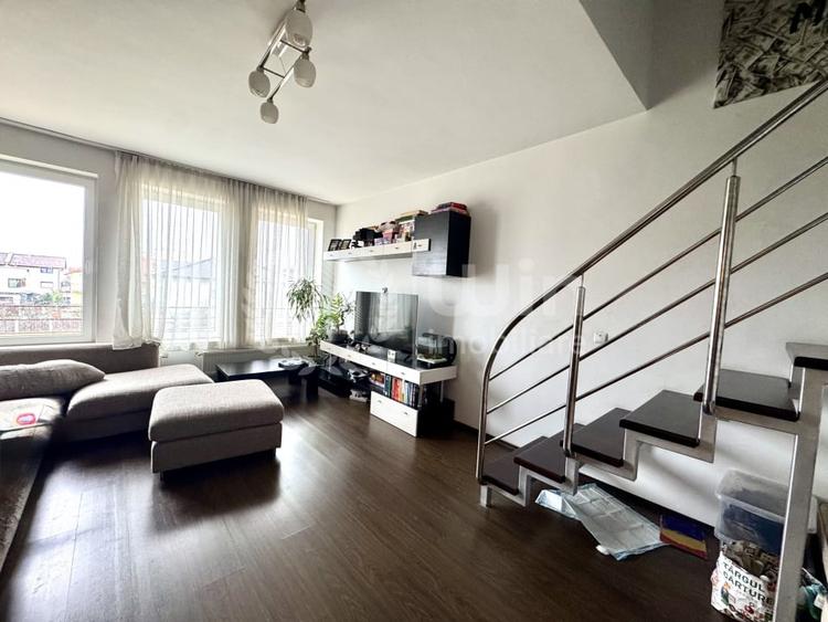 Apartament cu 4 camere semidecomandat, mobilat în Europa