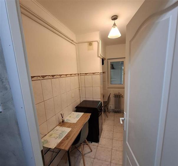 Apartament cu 2 camere semidecomandat, mobilat în Baza 3