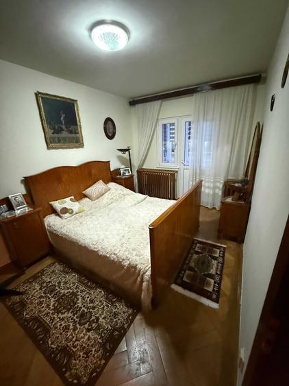 Apartament cu 4 camere semidecomandat, mobilat în Ultracentral