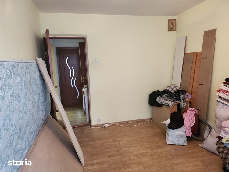 Apartament cu 3 camere semidecomandat în Republicii
