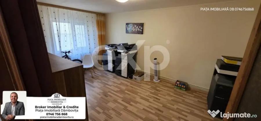 Apartament cu 4 camere decomandat în Central