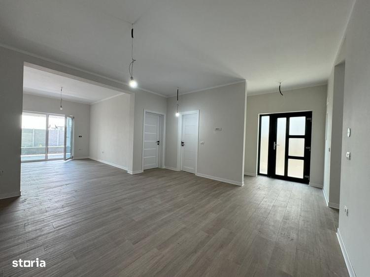 Casă cu 4 camere cu Teren 315 Mp în Moșnița Veche