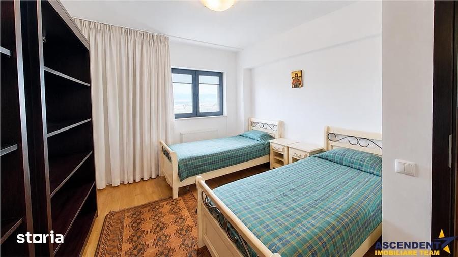 Apartament cu 3 camere decomandat în Astra