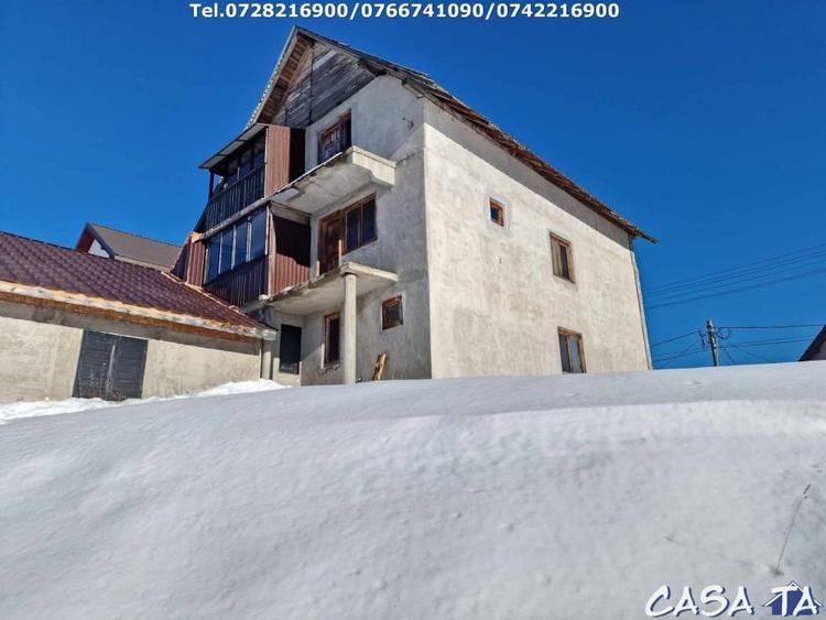 Duplex cu 6 camere cu Teren 250 Mp în Rânca