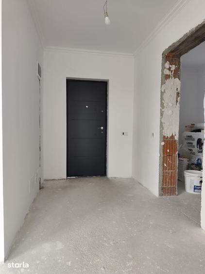 Casă cu 4 camere cu Teren 500 Mp în Săbăreni