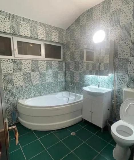 Apartament cu 3 camere semidecomandat în Apahida