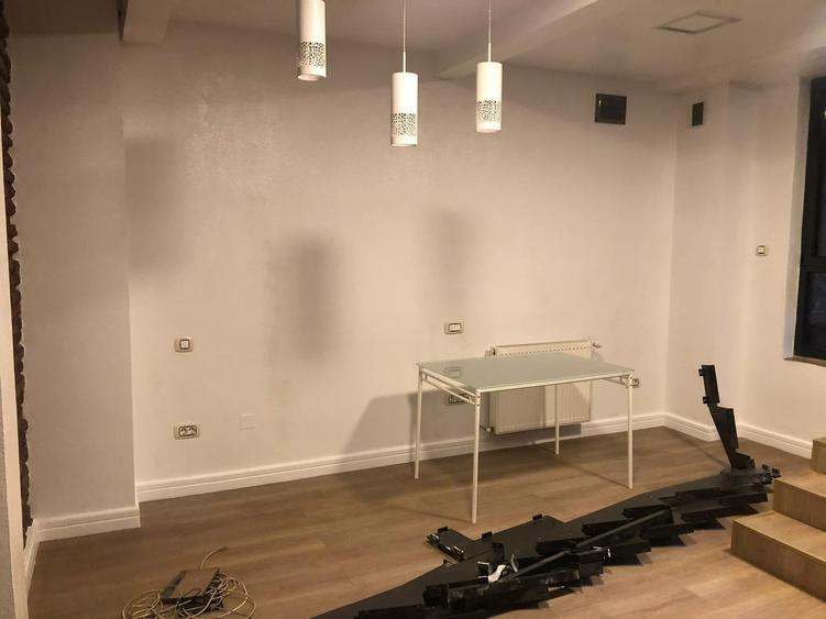 Casă individuală cu 10 camere cu Canalizare în Moșilor