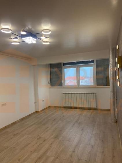 Apartament cu 2 camere decomandat în Casa de Cultură