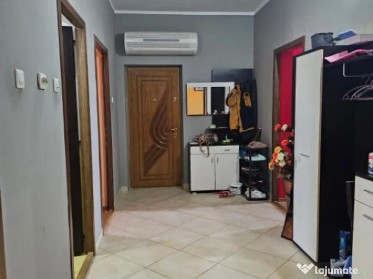 Casă cu 8 camere cu Teren 166 Mp în Central