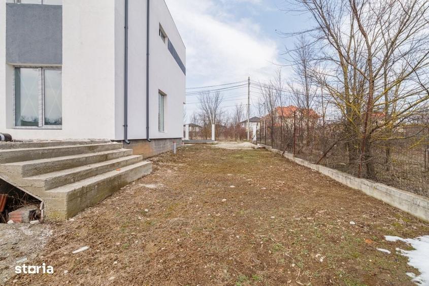 Casă cu 4 camere în Petrești