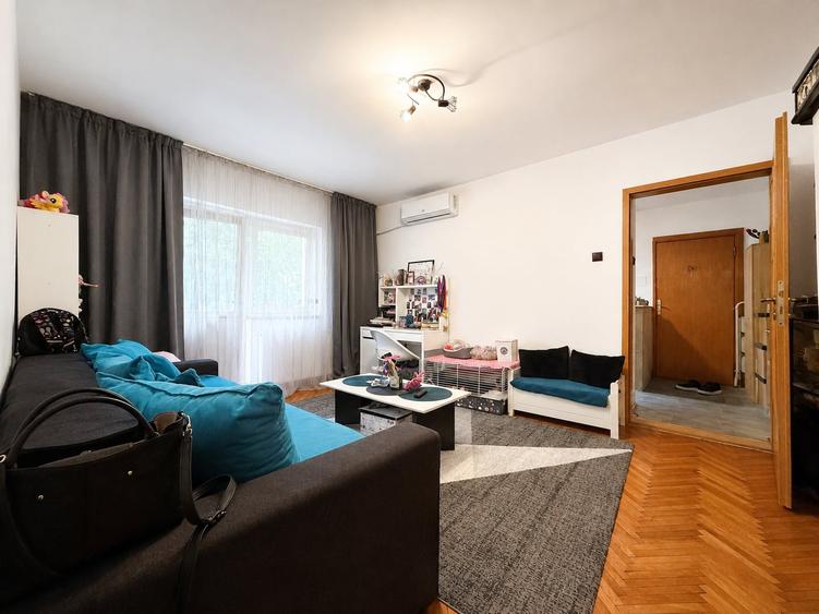 Apartament cu 2 camere semidecomandat, mobilat în Dâmbovița
