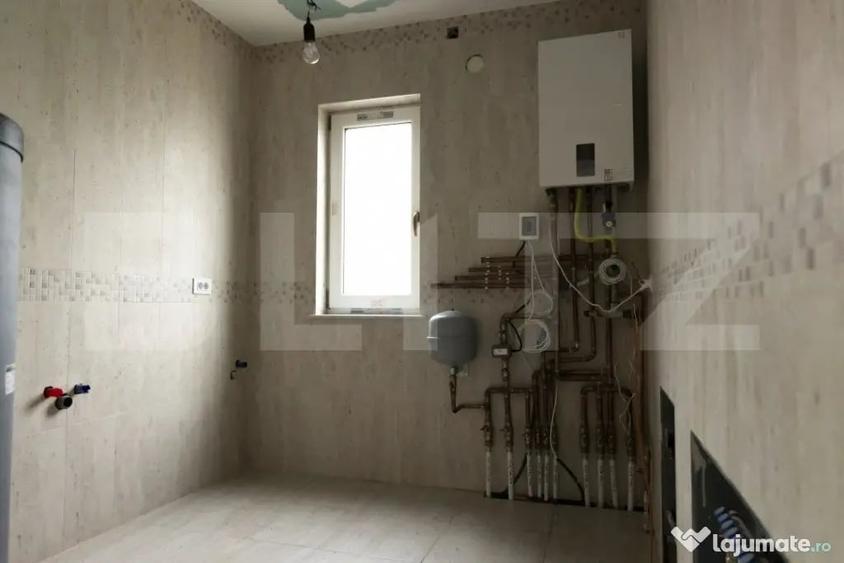 Casă cu 7 camere cu Teren 710 Mp în Ciugud