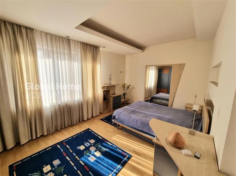 Casă individuală cu 6 camere cu Canalizare în Băneasa