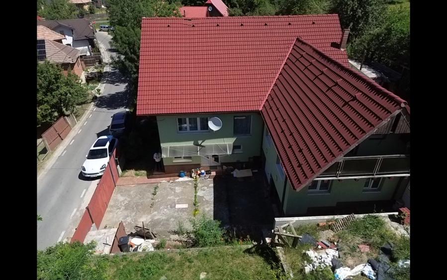 Casă individuală cu 8 camere cu Canalizare în Feleacu