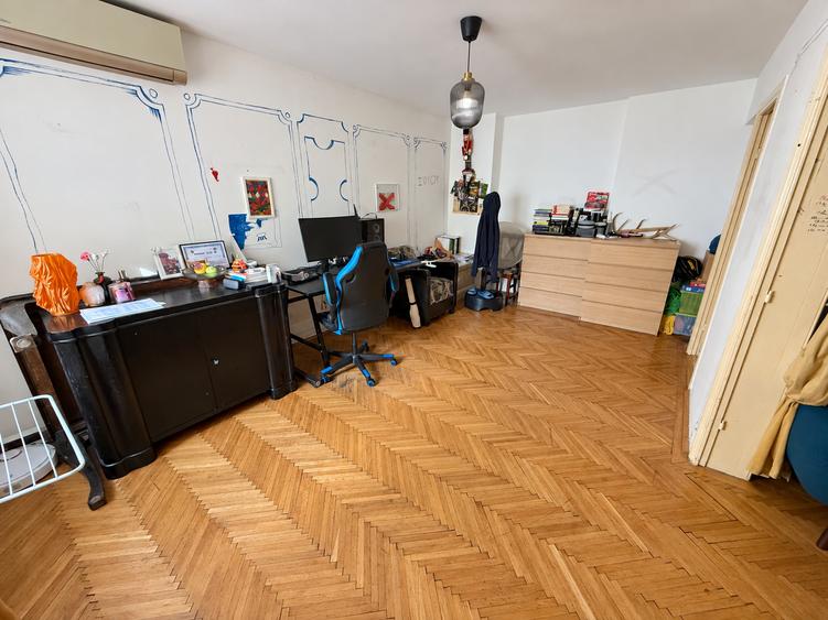 Apartament cu 3 camere semidecomandat în Dorobanți