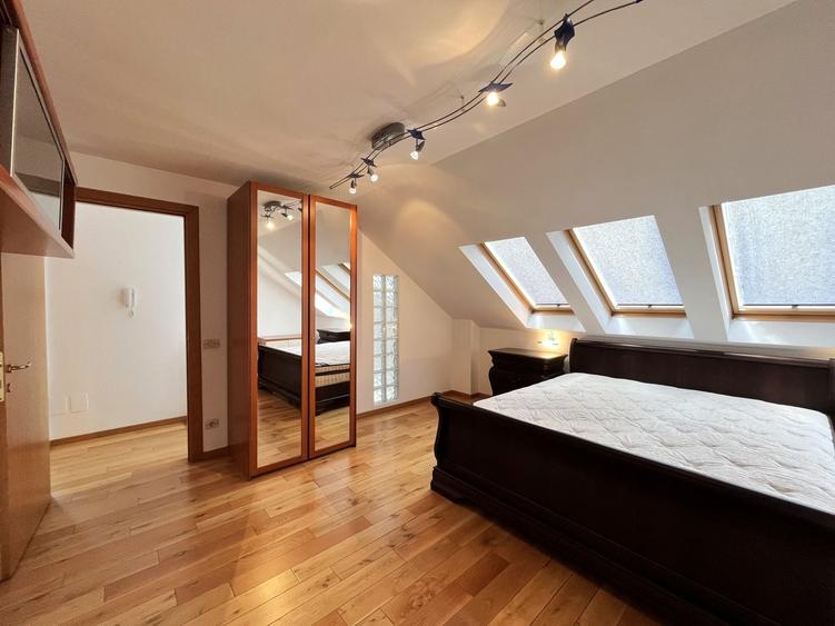 Apartament cu 3 camere decomandat, mobilat în Arcul de Triumf