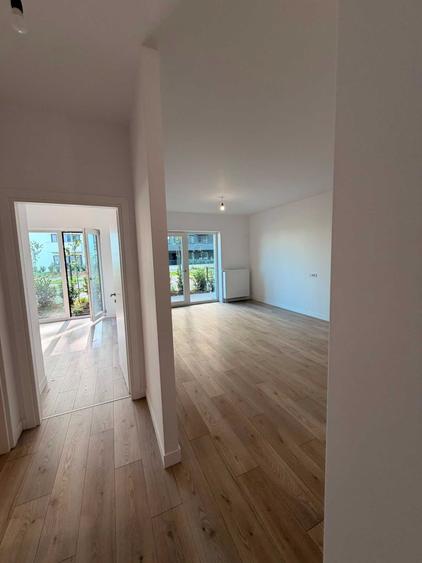 Spatiu Comercial / Birou 50mp + Gradina & Parcare Silk District (Parter) - 2