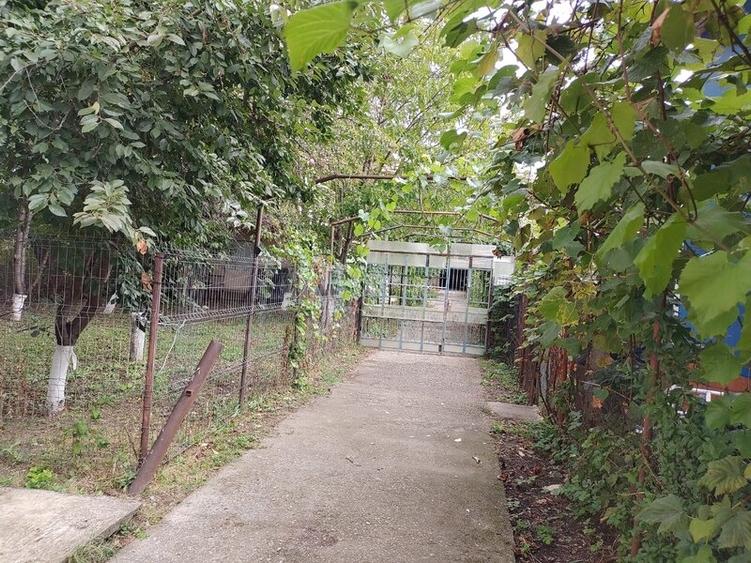 Casă cu 4 camere cu Teren 500 Mp în Central