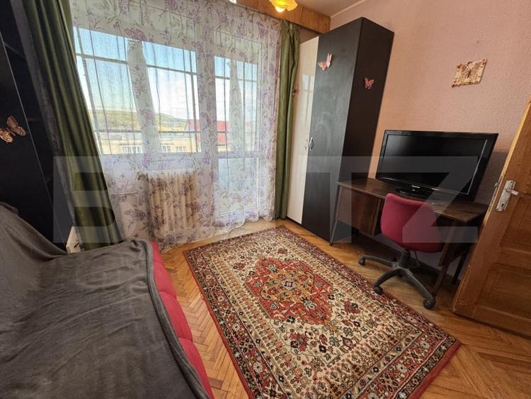 Apartament cu 4 camere decomandat, mobilat în Exterior Est