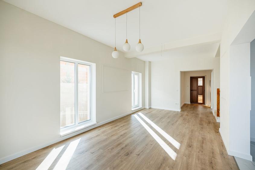 Casă individuală cu 5 camere cu Teren 313 Mp în Săcălaz