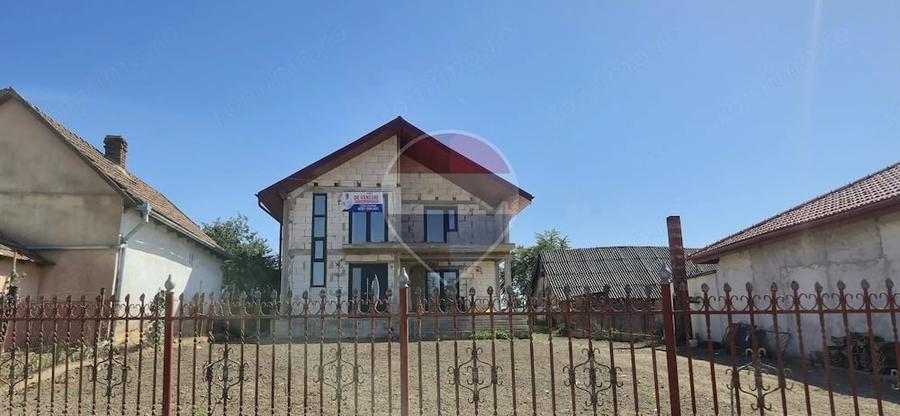 Casă cu 4 camere cu Teren 2608 Mp în Săuca
