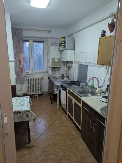 Apartament cu 3 camere decomandat în Nicolae Bălcescu