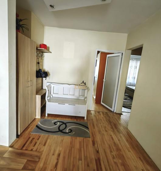 Apartament cu 3 camere decomandat, mobilat în Între Lacuri