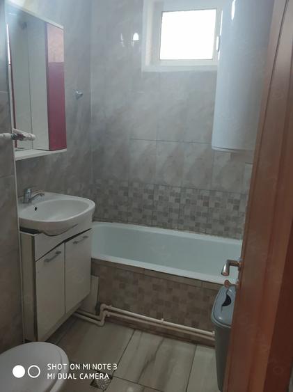 Apartament cu 3 camere decomandat în Progresul