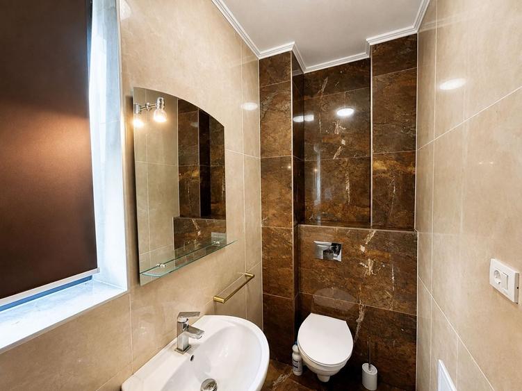 Apartament cu 3 camere decomandat, mobilat în Central