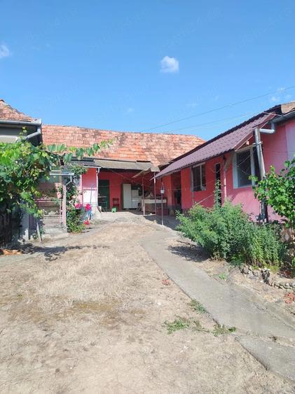Casă cu 2 camere cu Teren 3300 Mp în Lugașu de Sus