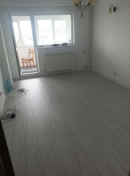 Apartament cu 3 camere decomandat în Dobroești