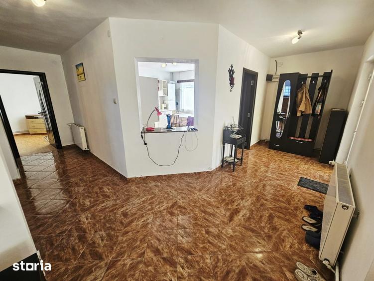 Casă cu 5 camere cu Teren 1700 Mp în Ariceștii Rahtivani