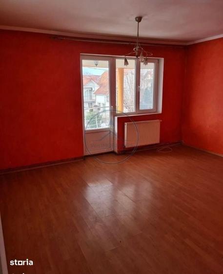 Apartament cu 4 camere si curte comuna de vanzare - 2