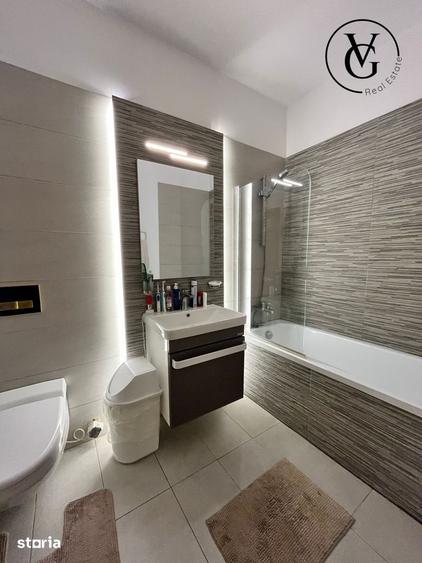 Casă cu 10 camere cu Teren 300 Mp în Tei